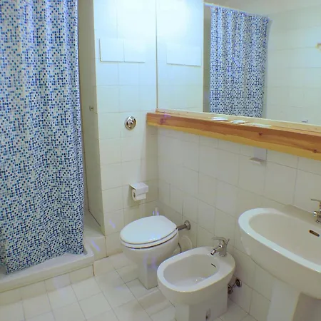 Апартаменти Apartment For 6-People In Olbia With Garden *